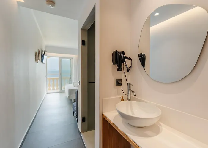 Pontikonisi & Suites-adults Only 3* Perama